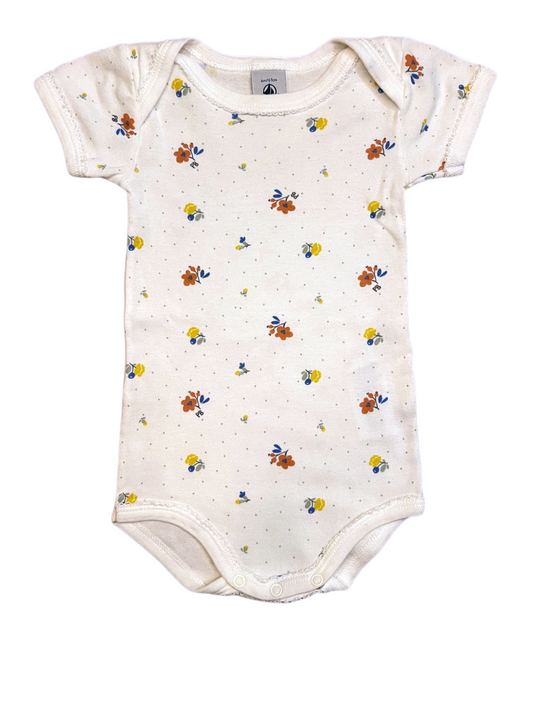 Petit Bateau Short Sleeve Bodysuit in White Floral size 6M (67 cm) - second hand baby clothing